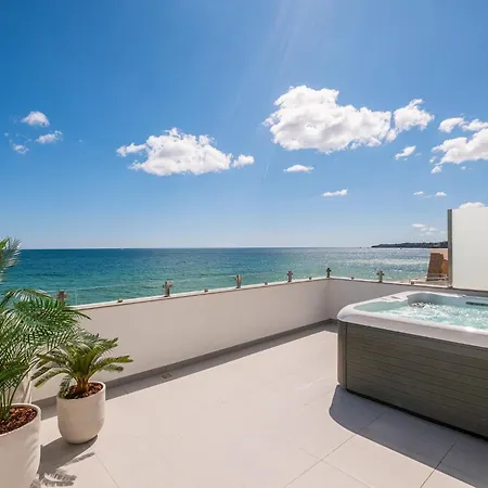 Апартаменты Under The Sea 2 *