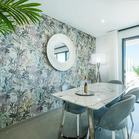 Апартаменты Under The Sea 2 *